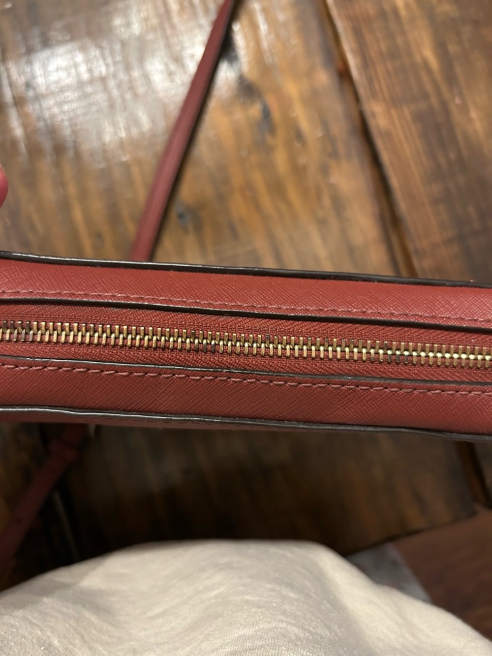 Michael Kors Crossbody Bag in Rose Brown with Gold Chain - Picture 3 of 7